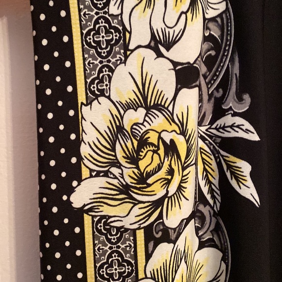 NWOT Black Harem Pants with Floral side panel and hem Size 26W - Picture 3 of 6